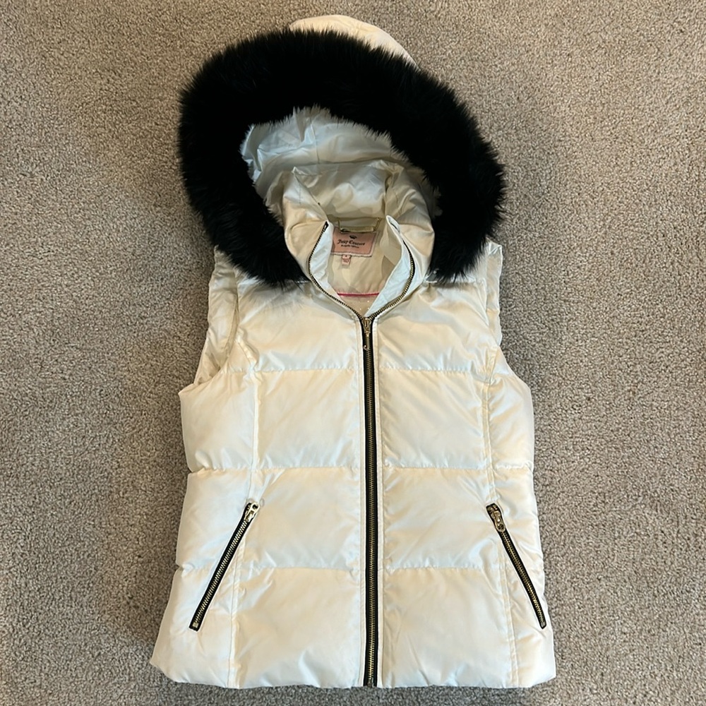 Juicy Couture White Puffy Vest with Detachable Hood size Small